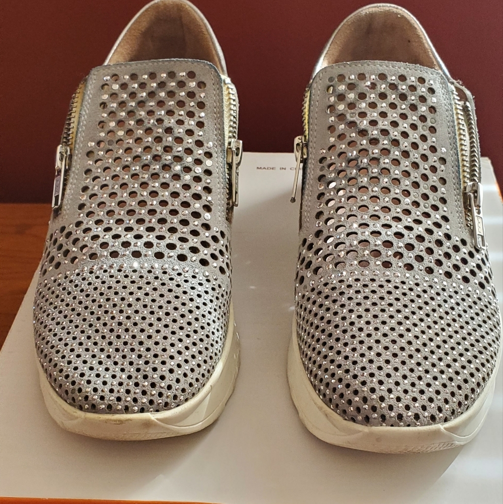 Leather sneakers